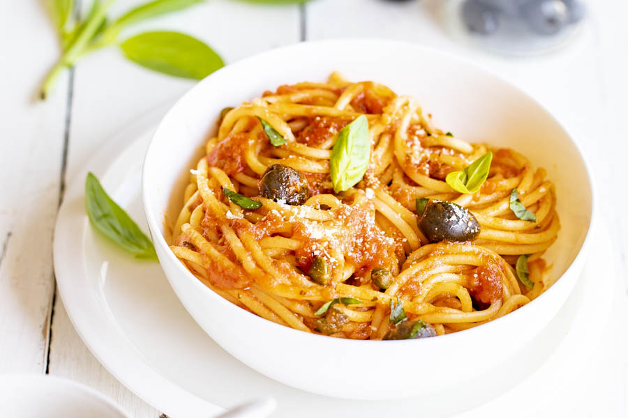 Spaghetti a la puttanesca au Thermomix • Yummix !