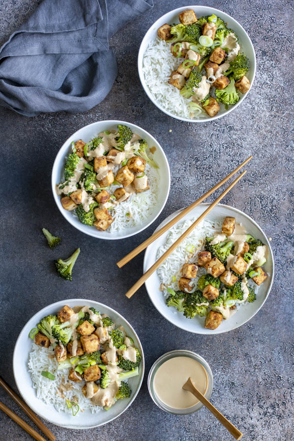 Bowl de tofu pané à la cacahuète, riz et brocolis au Thermomix