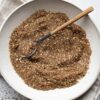 Coupelle de zaatar émaillée de petites graines de sésame